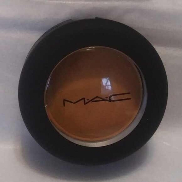MAC Powder Kiss Matte Eyeshadow Single- "These  Bags are Designer"-NWT - Picture 2 of 4